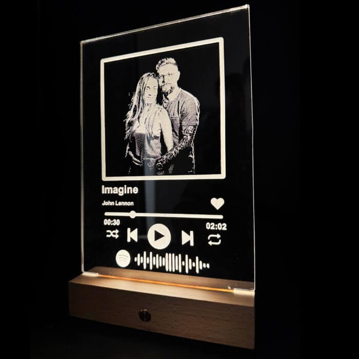2387_gravirovana-fotografia-s-led-podsvietenim-spotify-typ-podstavca-farebny-s-dialkovym-ovladanim-2xaaa-baterie-usb-kabel