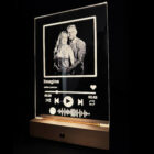2387_gravirovana-fotografia-s-led-podsvietenim-spotify-typ-podstavca-farebny-s-dialkovym-ovladanim-2xaaa-baterie-usb-kabel